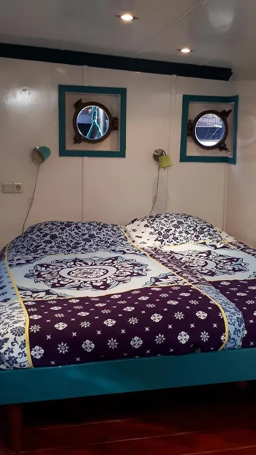 Boat & Breakfast Alhena Bed & Breakfast Amsterdam