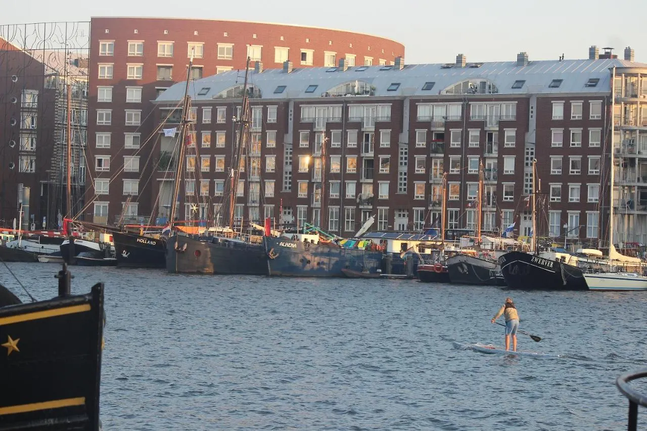 Boat & Breakfast Alhena Bed & Breakfast Amsterdam