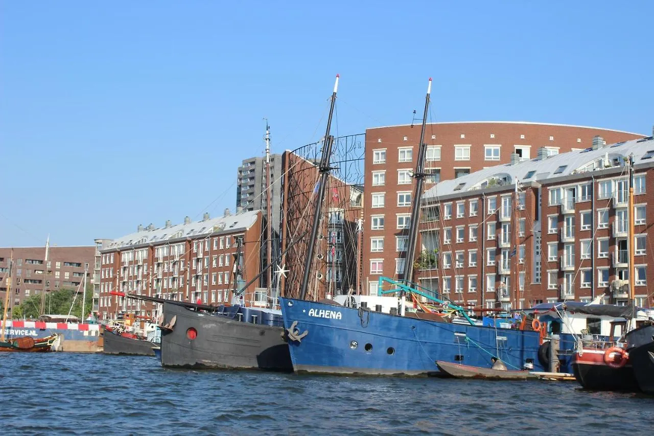 Boat & Breakfast Alhena Bed & Breakfast Amsterdam 0*,  Hollanda